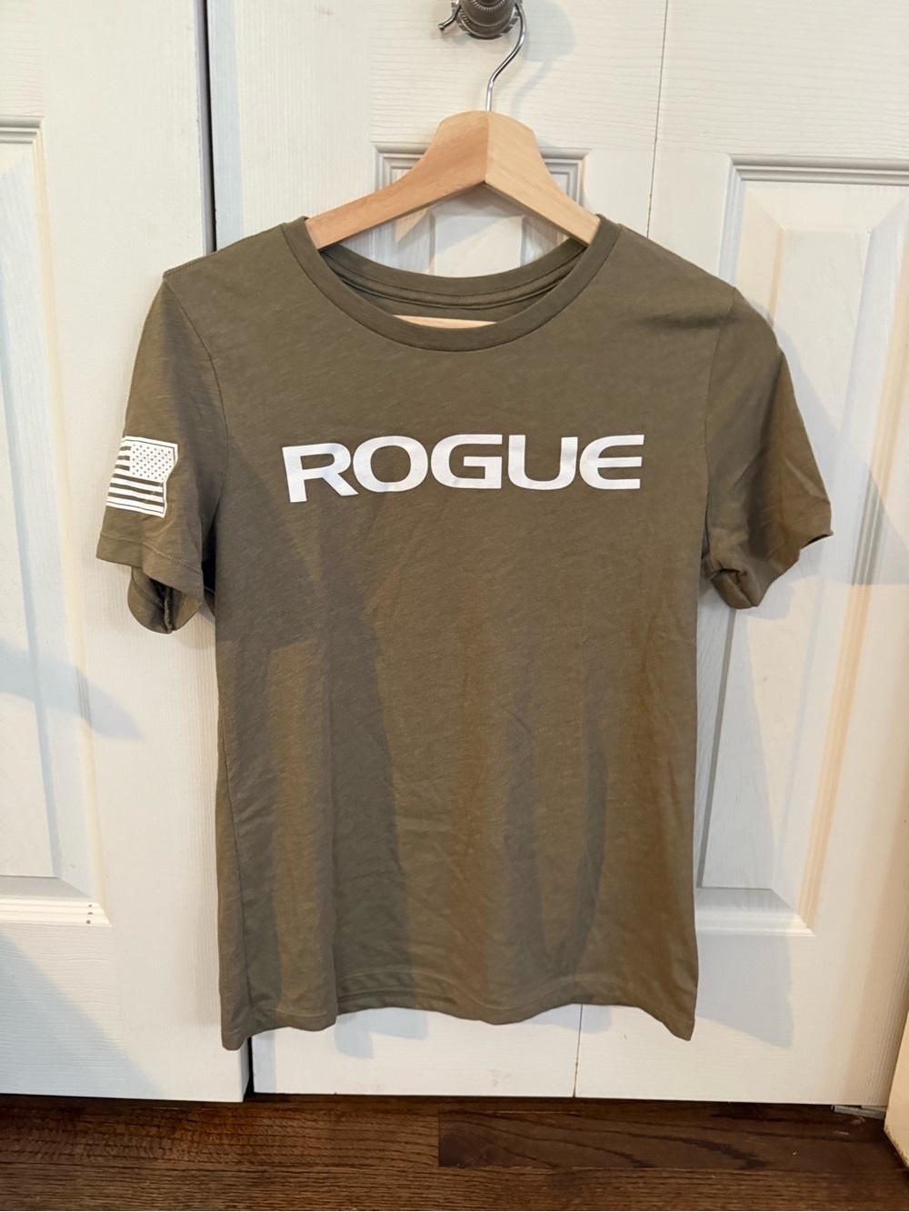 ROGUE WOMEN'S RELAXED BASIC SHIRT Rogue Logo Olive Green Tee